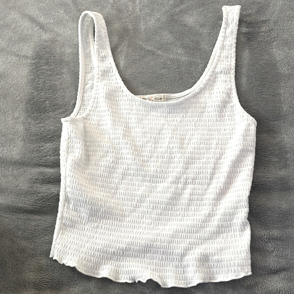 White Moa Moa tank top.
